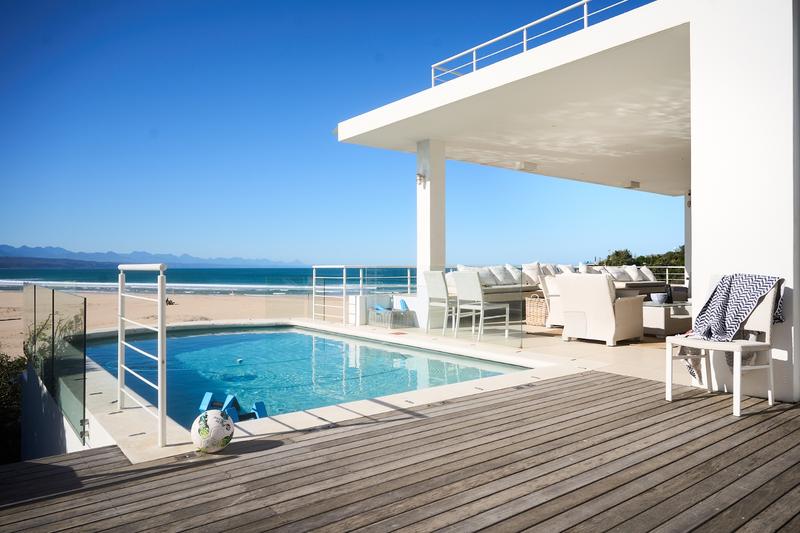 7 Bedroom Property for Sale in Lookout Beach Western Cape